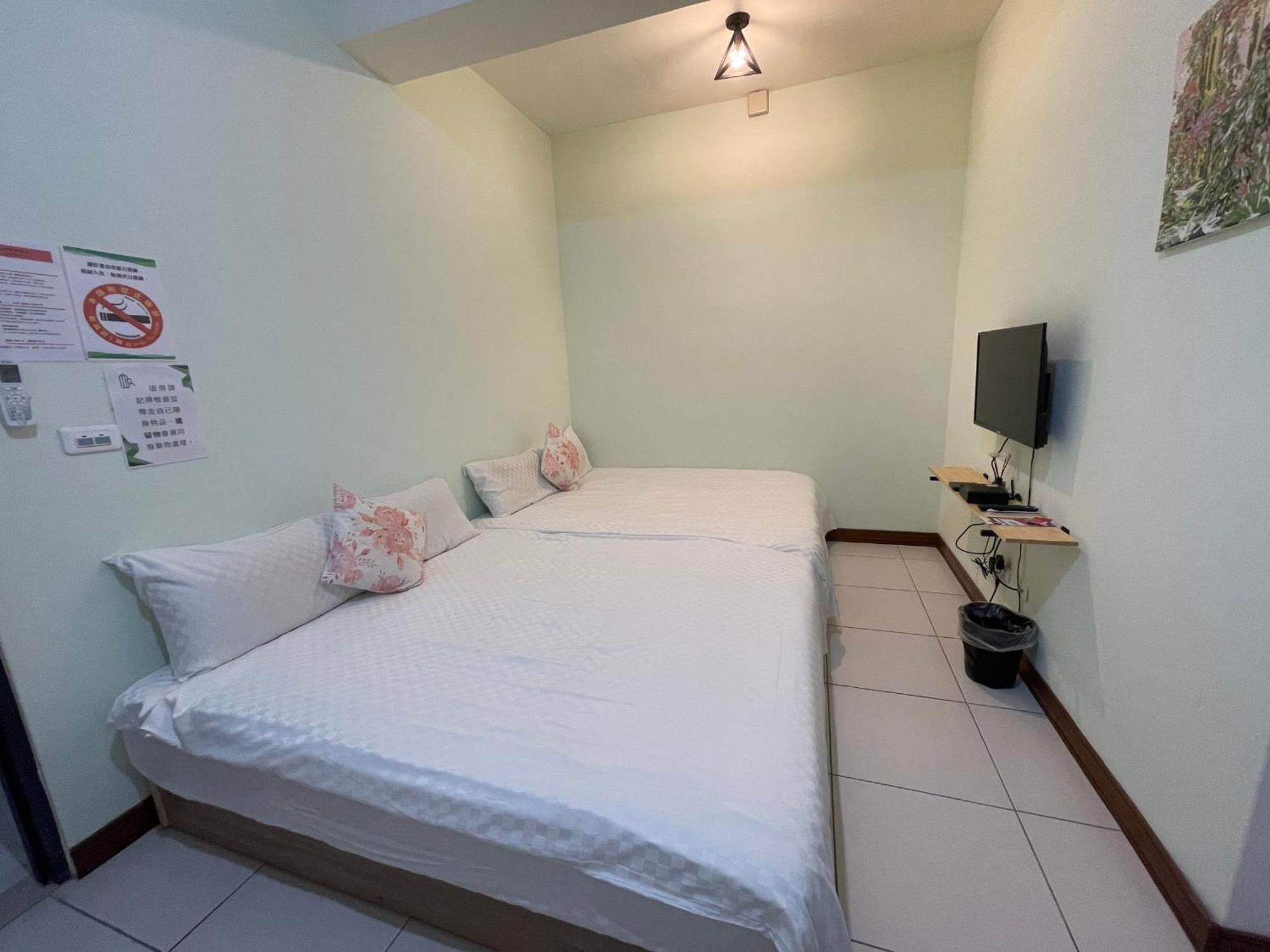 二街窩窩電梯民宿花蓮車站東出口second Street Nest Hostal Hualien stad Rum bild